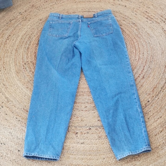 Vintage Levis medium wash 90s mens jeans. Size 38/32. Unisex - Picture 3 of 7